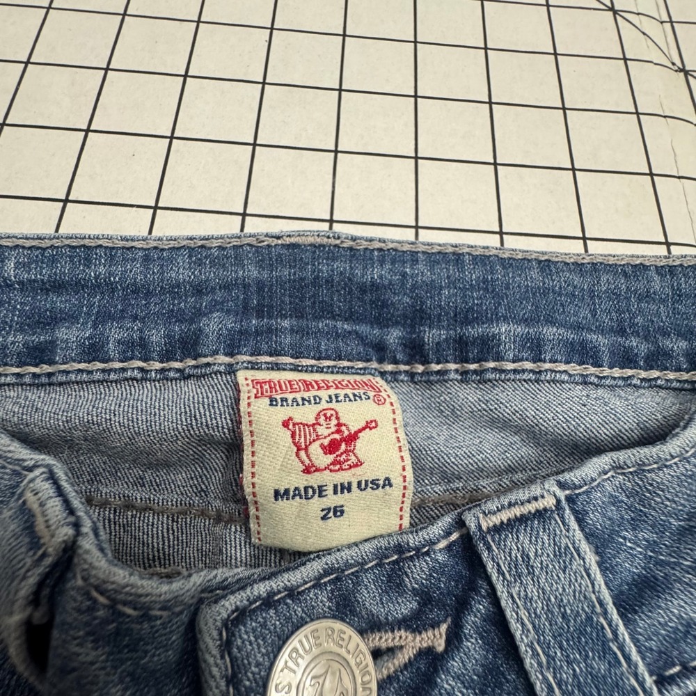 True Religion Joey Straight Seat Denim Shorts Blue Embroidered Low Rise Size 26 - Picture 2 of 3